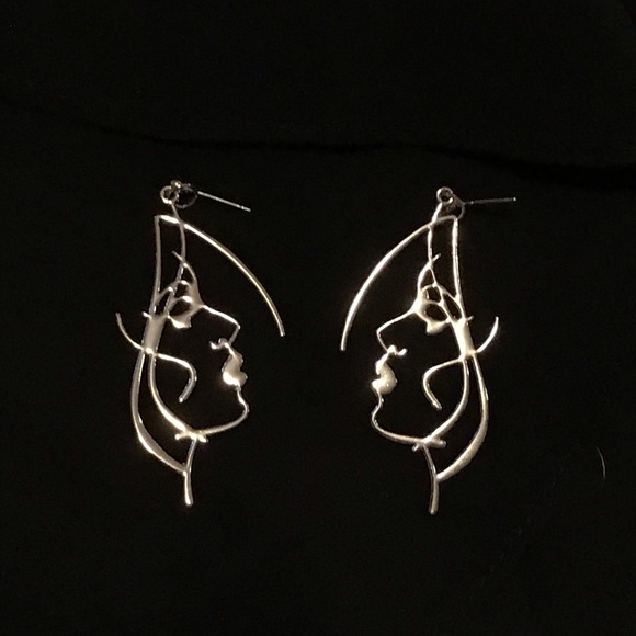Sleek and sexy woman’s profile earrings. - Picture 4 of 4